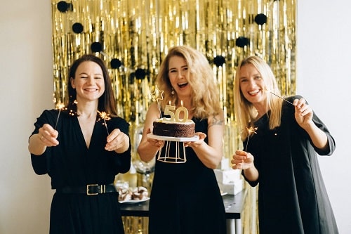 mitä lahjaksi 50-vuotiaalle naiselle